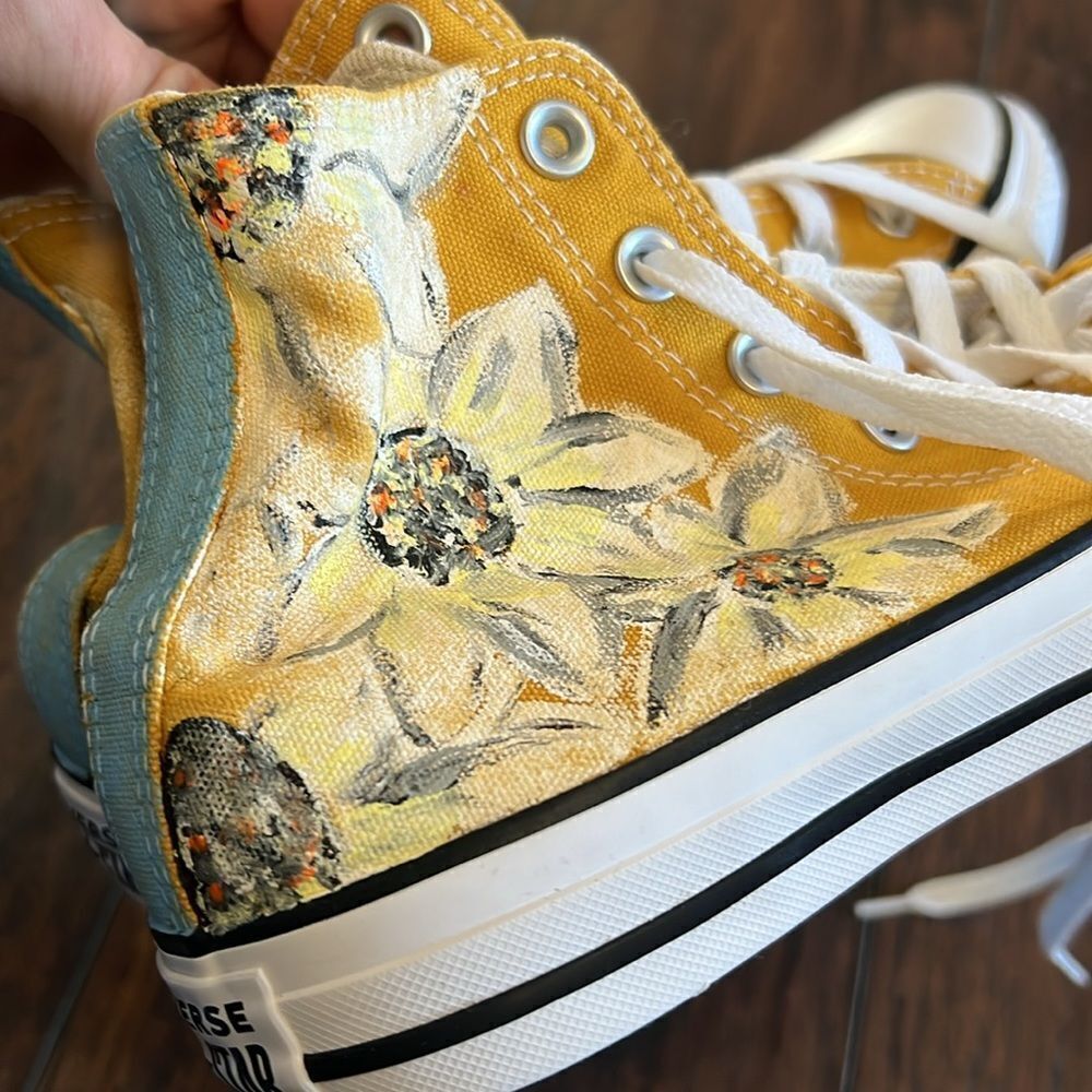 Custom painted flowers Converse sneakers size 7 in EUC one of a kind - Picture 4 of 11